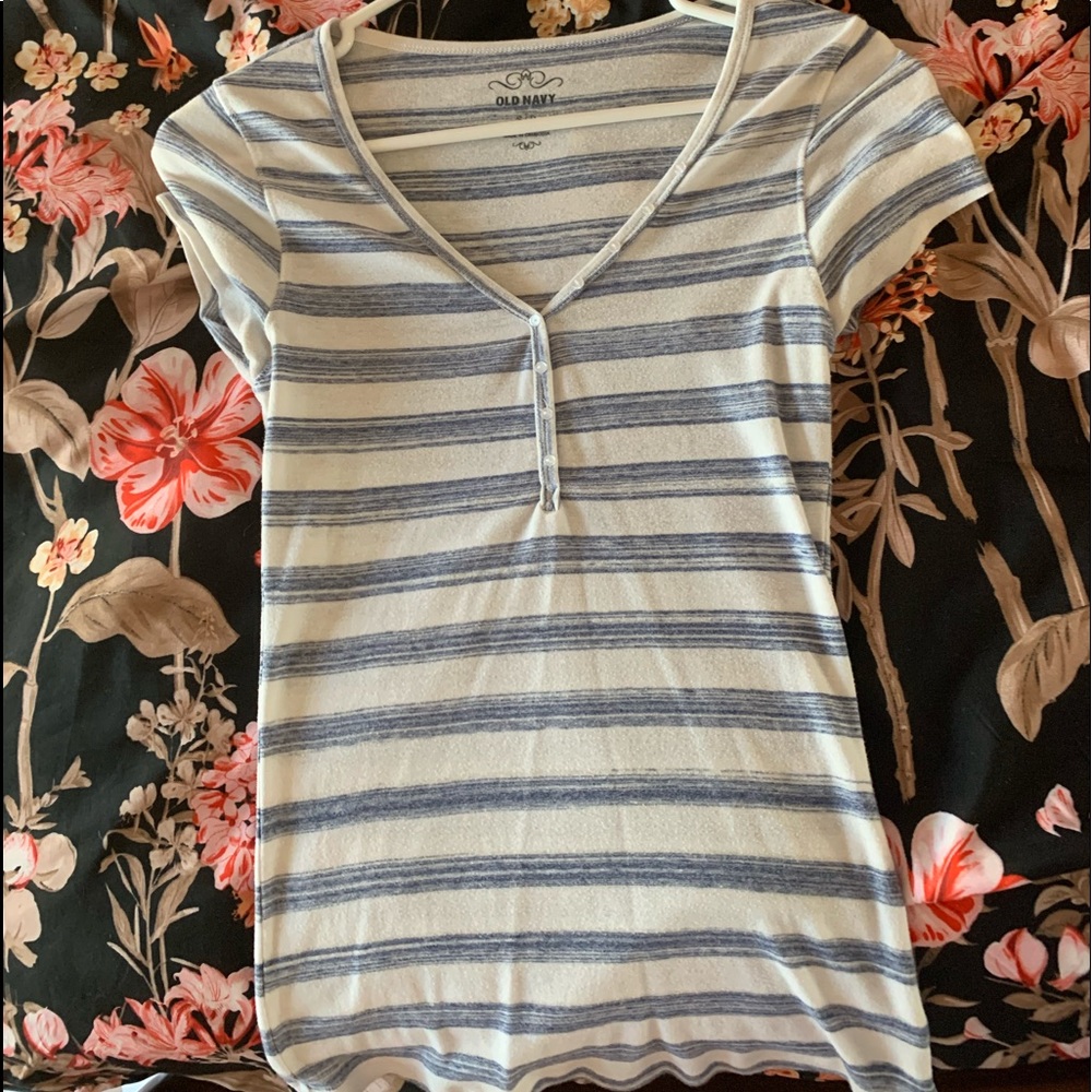 OLD NAVY tshirt